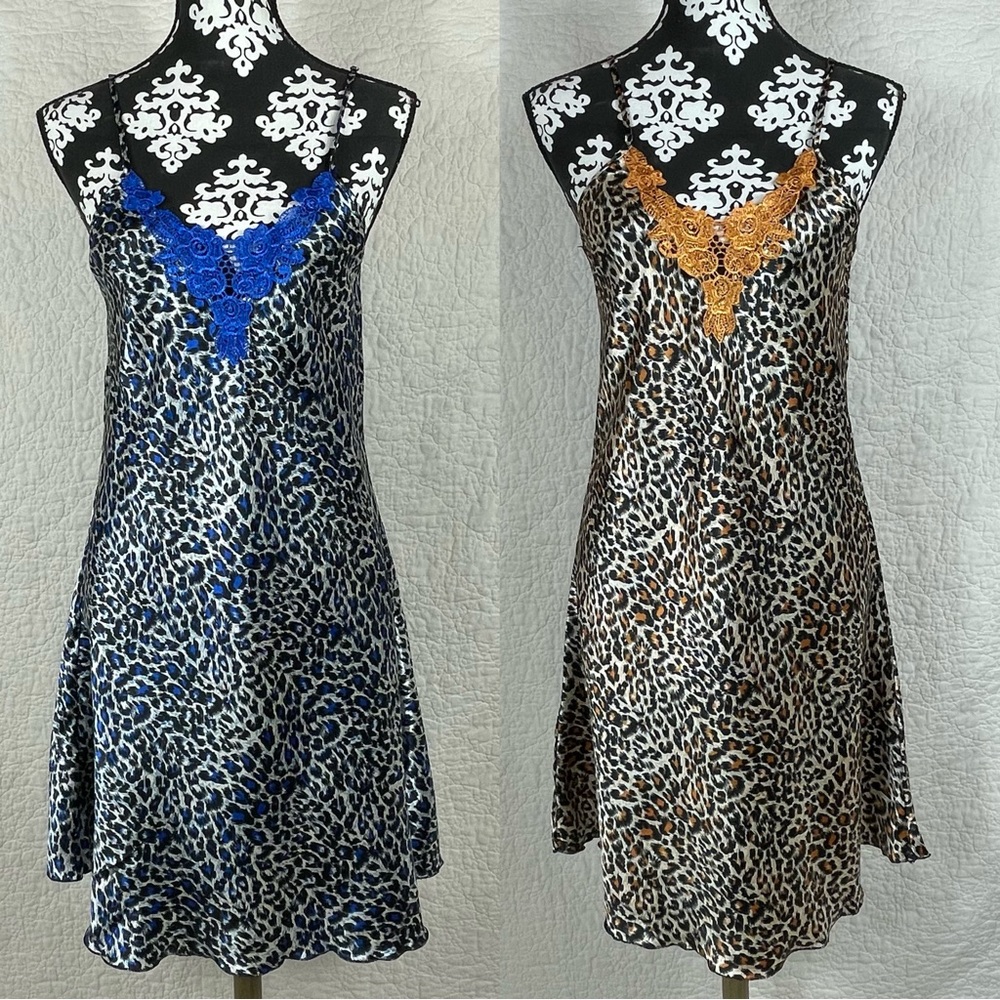 🔥🔥NWOT 2 Pcs Animal print Slip Camisole Satin Nine’s Blue & Orange Size S/M